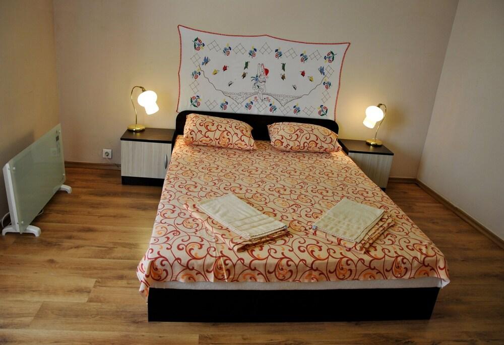 10 Coins Hostel & Tours Sofia Esterno foto