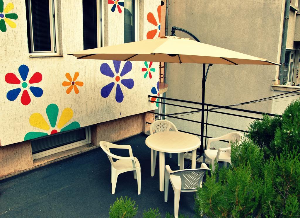 10 Coins Hostel & Tours Sofia Esterno foto