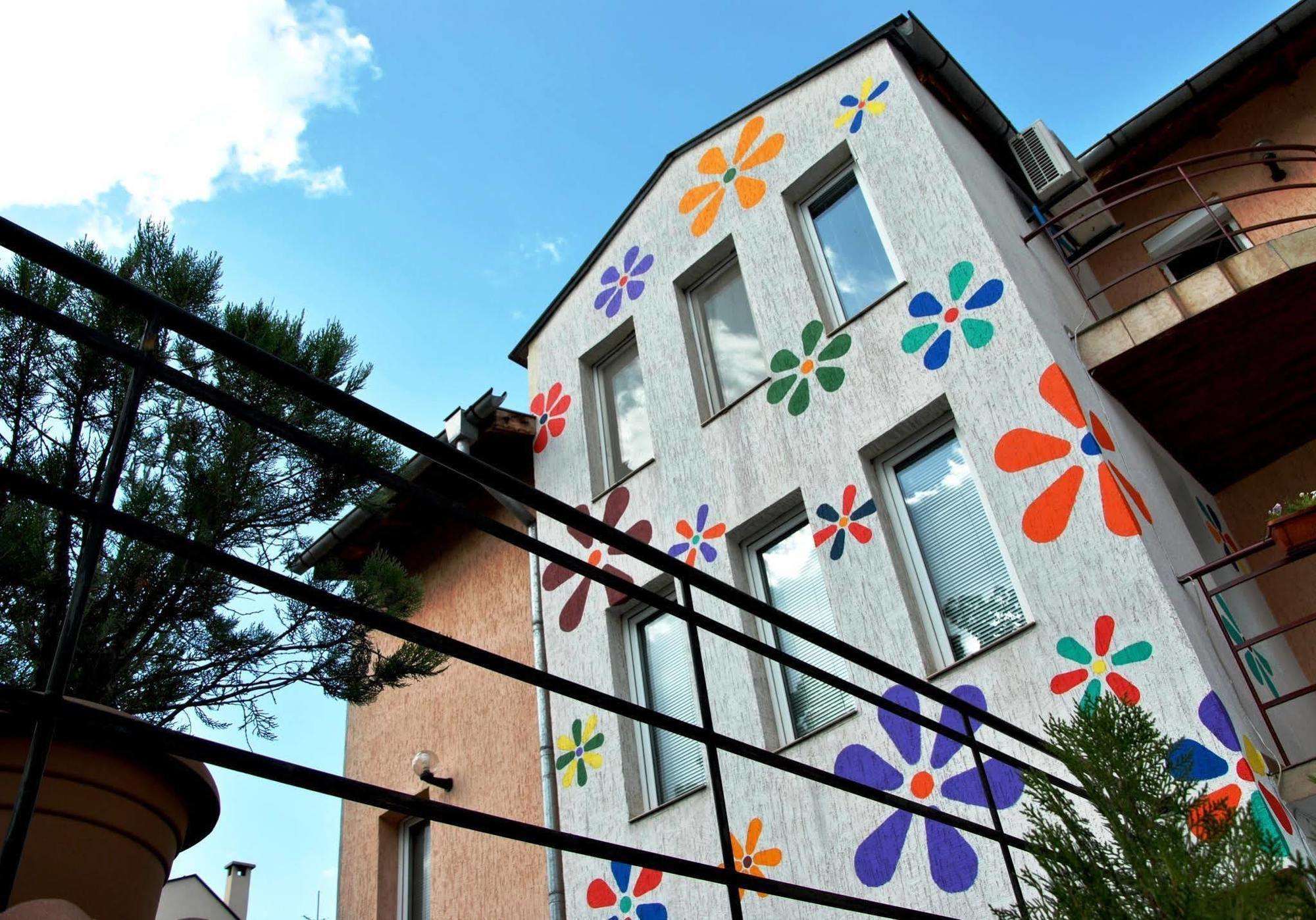 10 Coins Hostel & Tours Sofia Esterno foto