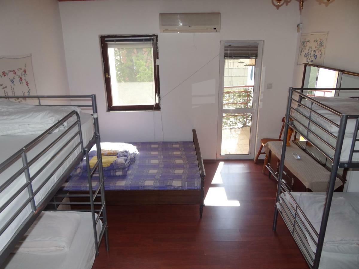 10 Coins Hostel & Tours Sofia Esterno foto